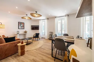 Coin salon dans l'établissement Magnificent apartment - AC- 2BR- 4P - Cannes