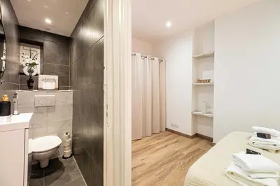 Salle de bains dans l'établissement Magnificent apartment - AC- 2BR- 4P - Cannes