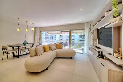 Télévision ou salle de divertissement dans l'établissement REF 1442 - Cannes Center - Apartment for rent