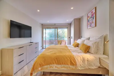 Un ou plusieurs lits dans un hébergement de l'établissement REF 1442 - Cannes Center - Apartment for rent