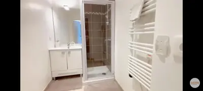 Salle de bains dans l'établissement Wilfried