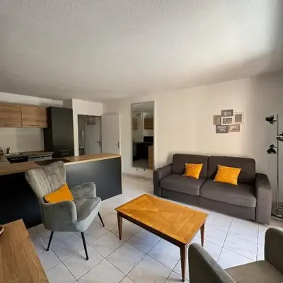 Charmant 2pcs - parking - piscine