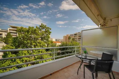 Balcon ou terrasse dans l'établissement Tine -Croisette-150M Plage- VCA