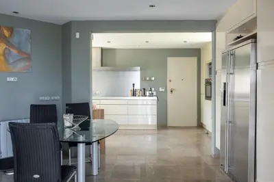 Cuisine ou kitchenette dans l'établissement Villa Marina