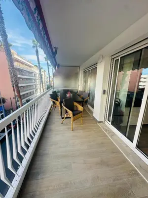 Balcon ou terrasse dans l'établissement F3 plein centre Juan les pins