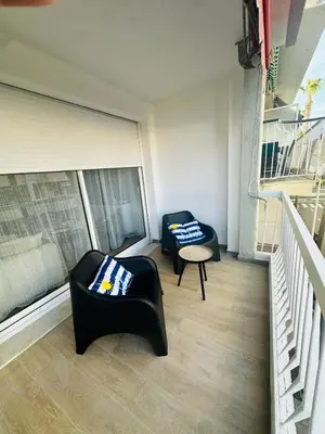Balcon ou terrasse dans l'établissement F3 plein centre Juan les pins