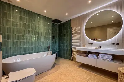 Salle de bains dans l'établissement Azure Villa 14 Guests - Heart of Cap d’Antibes