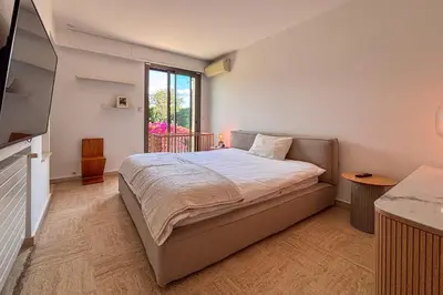 Un ou plusieurs lits dans un hébergement de l'établissement Azure Villa 14 Guests - Heart of Cap d’Antibes