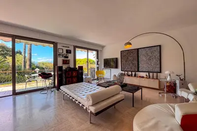 Coin salon dans l'établissement Azure Villa 14 Guests - Heart of Cap d’Antibes