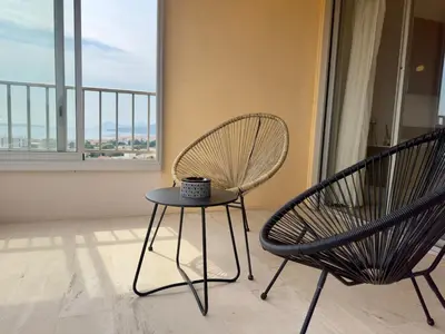 Balcon ou terrasse dans l'établissement Sea view 4 people terrace 60 m & pool
