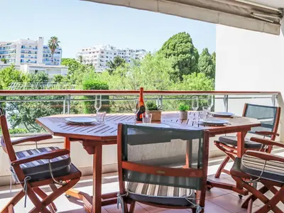 Balcon ou terrasse dans l'établissement Apartment Cristal Croisette-5 by Interhome