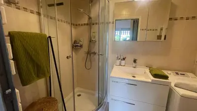 Salle de bains dans l'établissement T2 cosy à Antibes