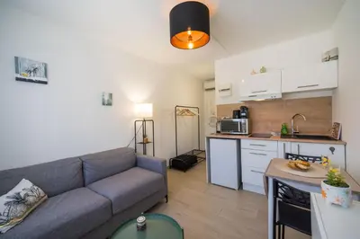Cuisine ou kitchenette dans l'établissement Studette Croisette, proche Martinez