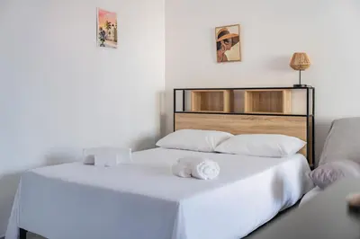 Un ou plusieurs lits dans un hébergement de l'établissement Studio rénové avec grande terrasse - Climatisation - Aperçu mer