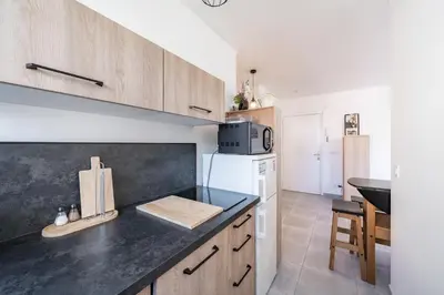 Cuisine ou kitchenette dans l'établissement Studio rénové avec grande terrasse - Climatisation - Aperçu mer