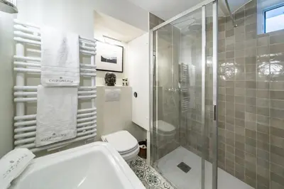 Salle de bains dans l'établissement Charme et confort à Cannes près de la Croisette