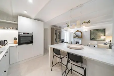Cuisine ou kitchenette dans l'établissement Charme et confort à Cannes près de la Croisette
