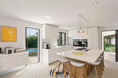 Cuisine ou kitchenette dans l'établissement Villa Rose Pool Sea View Super Cannes