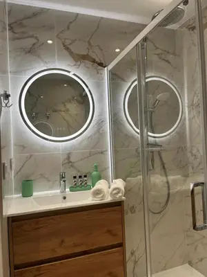 Salle de bains dans l'établissement La Belle Antiboise