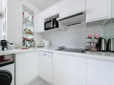 Cuisine ou kitchenette dans l'établissement INTUITION Studio avec terrasse 3min Croisette
