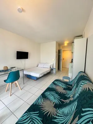 Un ou plusieurs lits dans un hébergement de l'établissement Studio front de mer - Accès direct plage - Parking