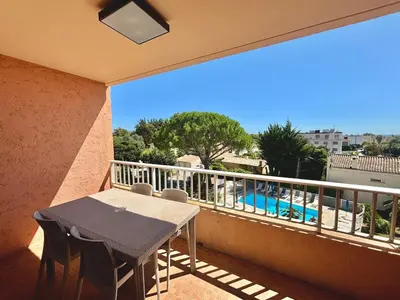 Balcon ou terrasse dans l'établissement Grand studio climatisé, piscine, plage 5mn, parking gratuit