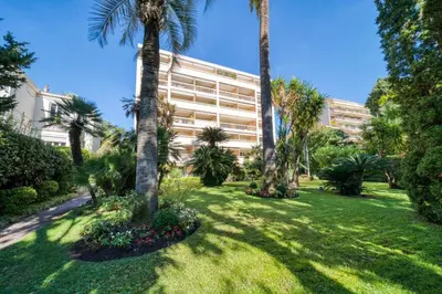 Jardin de l'établissement REF 1413 - Cannes Center Appartment for rent