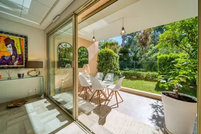 Jardin de l'établissement REF 1413 - Cannes Center Appartment for rent