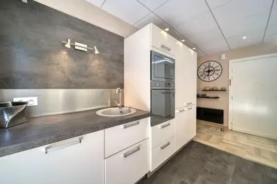 Cuisine ou kitchenette dans l'établissement REF 1413 - Cannes Center Appartment for rent