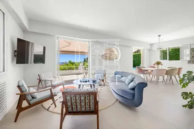 Coin salon dans l'établissement Ref 2182 - Seasonal rental in Golfe-Juan - Villa 190 m