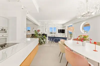 Cuisine ou kitchenette dans l'établissement Ref 2182 - Seasonal rental in Golfe-Juan - Villa 190 m