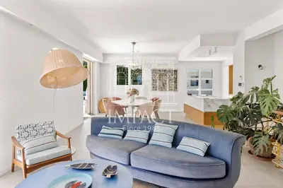 Coin salon dans l'établissement Ref 2182 - Seasonal rental in Golfe-Juan - Villa 190 m