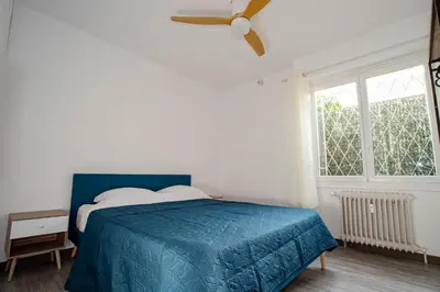 Un ou plusieurs lits dans un hébergement de l'établissement Charmant 2p proche des plages, appartement Céladon
