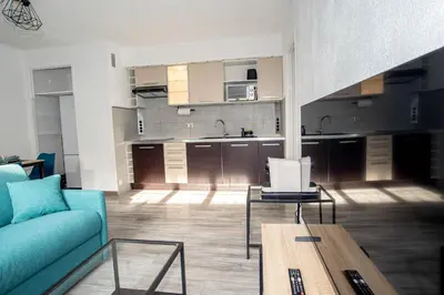 Cuisine ou kitchenette dans l'établissement Charmant 2p proche des plages, appartement Céladon