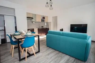 Cuisine ou kitchenette dans l'établissement Charmant 2p proche des plages, appartement Céladon