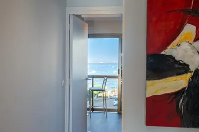 Plan de l'établissement Beautiful 2-Br Apartment Sea View Beaches Within Walking Distance