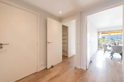 Plan de l'établissement Beautiful 2-Br Apartment Sea View Beaches Within Walking Distance