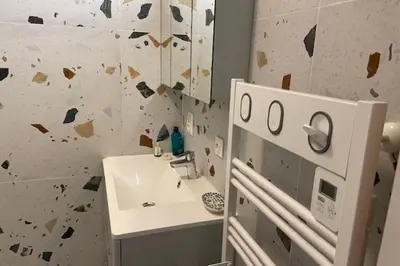 Salle de bains dans l'établissement Apartment for 2 with balcony near beach