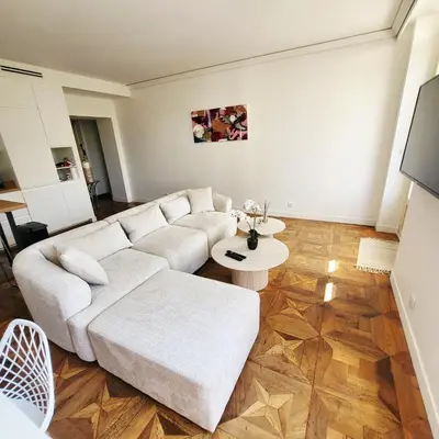 Télévision ou salle de divertissement dans l'établissement Exceptional 3-room apartment in quiet Cannes