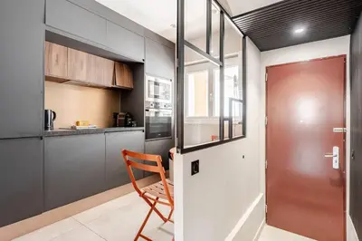 Cuisine ou kitchenette dans l'établissement LX169 Design lumineux a deux pas de la Croisette