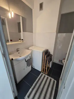 Salle de bains dans l'établissement Studio Vallauris Golfe Juan Ville des potiers