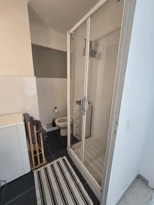 Salle de bains dans l'établissement Studio Vallauris Golfe Juan Ville des potiers