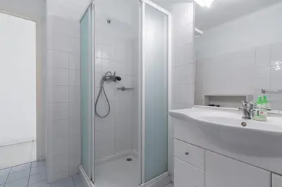Salle de bains dans l'établissement Spacious Studio Apartment Near The Beach - 2313