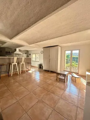 Plan de l'établissement Large duplex with garden in historic house