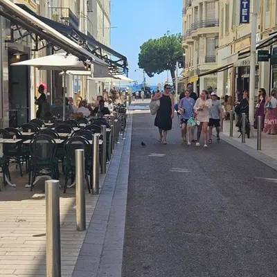 Clients de l'établissement Cannes centre T3 Carré D'Or calme air conditionné WiFi