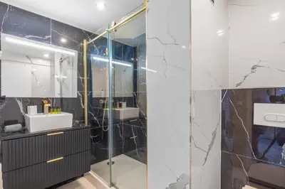 Salle de bains dans l'établissement Au coeur de Juan Les Pins L'Empire 8 couchages