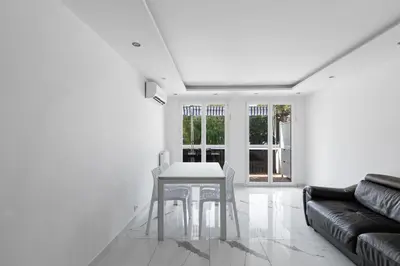 Coin salon dans l'établissement Au coeur de Juan Les Pins L'Empire 8 couchages