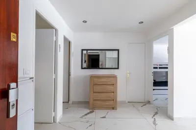 Télévision ou salle de divertissement dans l'établissement Au coeur de Juan Les Pins L'Empire 8 couchages