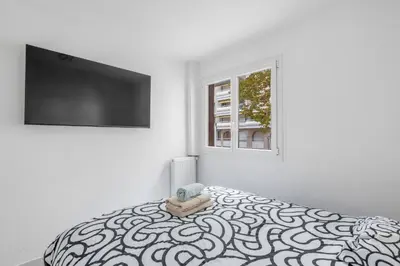 Un ou plusieurs lits dans un hébergement de l'établissement Au coeur de Juan Les Pins L'Empire 8 couchages