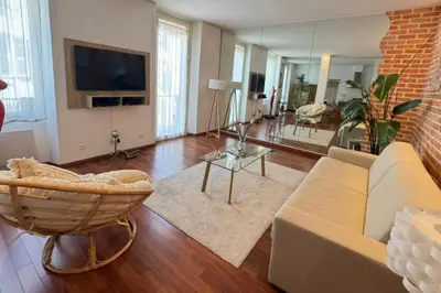 Télévision ou salle de divertissement dans l'établissement One bedroom with balcony Rue Chabaud